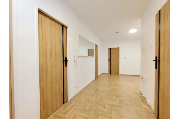 Kraków, Kraków-Podgórze, Wadowicka, OKAZJA mieszkanie 4/3 pok.+ kuchnia 70m2 Kraków Podgórze Mateczny