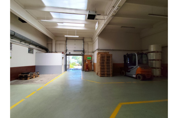 Kraków, Kraków-Nowa Huta, Czyżyny, Centralna, Do wyjanęcia Obiekt handlowo-magazynowy z rampą 1700m2 Kraków Czyżyny