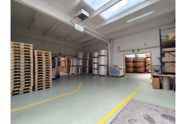 Kraków, Kraków-Nowa Huta, Czyżyny, Centralna, Do wyjanęcia Obiekt handlowo-magazynowy z rampą 1700m2 Kraków Czyżyny