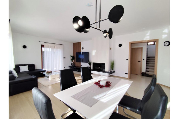 Kraków, Kraków-Podgórze, Leona Petrażyckiego, Dom wolnostojący 6 pokoi / 260m2 na działce 1000m2 Kraków Podgórze Dębniki