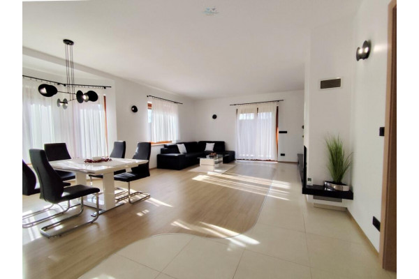 Kraków, Kraków-Podgórze, Leona Petrażyckiego, Dom wolnostojący 6 pokoi / 260m2 na działce 1000m2 Kraków Podgórze Dębniki