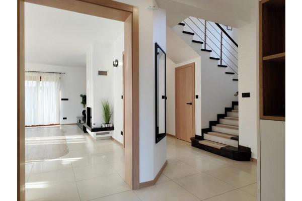 Kraków, Kraków-Podgórze, Leona Petrażyckiego, Dom wolnostojący 6 pokoi / 260m2 na działce 1000m2 Kraków Podgórze Dębniki