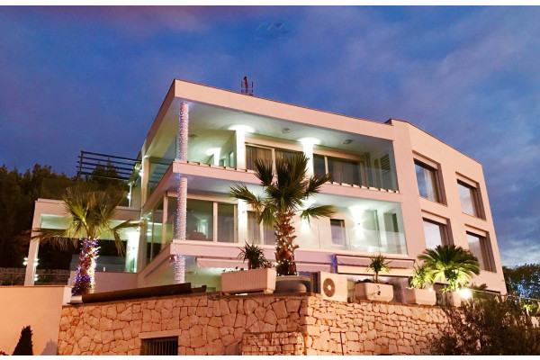 split, Podstrana, CHORWACJA - SPLIT - luxusowa willa 450m2, 3 baseny