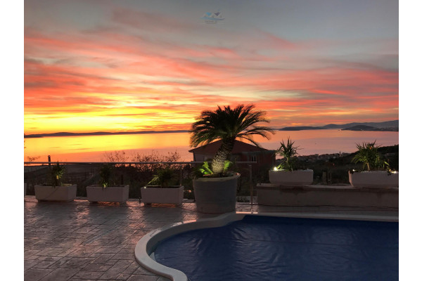 Podstrana, CHORWACJA - SPLIT - luxusowa willa 450m2, 3 baseny