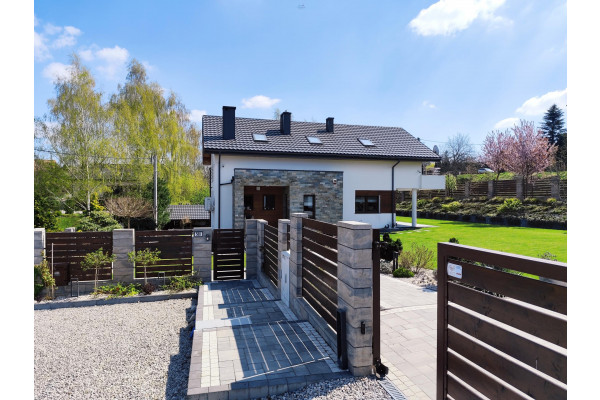 wielicki, Wieliczka, Nowoczesna posesja 300m2, zautomatyzowana, na  pięknej działce 1500m2