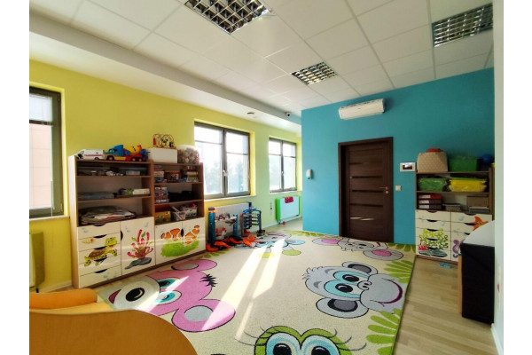 Krak&oacute;w, Podg&oacute;rze Duchackie, Cechowa, Lokal 300m2 Przedszkole / Gabinety lekarskie / Biura  Podg&oacute;rze Kurdwan&oacute;w